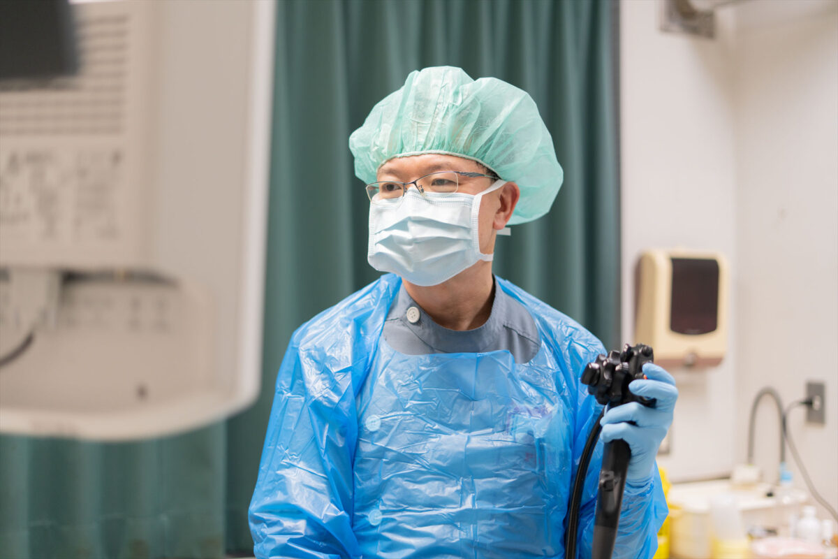 写真：勤務中の医師2